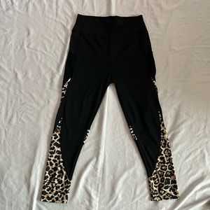 Leopard print leggings with pockets